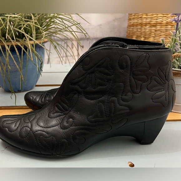 Pikolinos 'Lille' Quilted Leather Black Ankle Booties Size 40 (9-9.5) - Picture 8 of 12